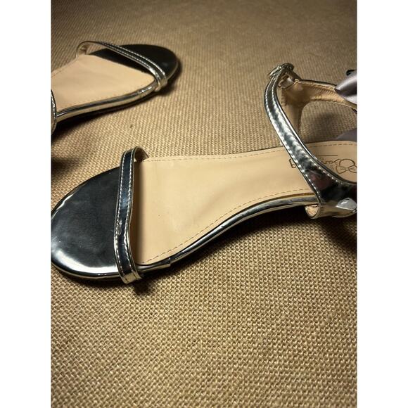 Silver Sandals with Bows- Big Girls size 3.5 Xian Meng Xian Ying - Picture 12 of 15